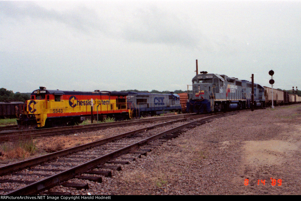 CSX 2563 and others outside the yard office